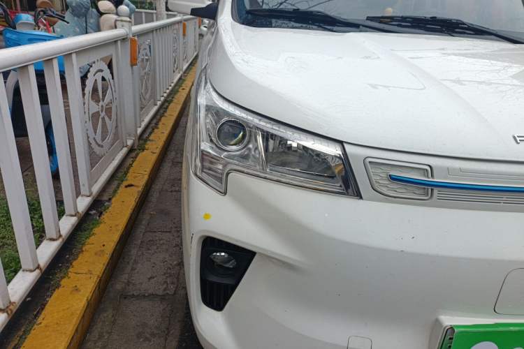 Used Dongfeng Fengon E380 2023 Standard Edition – Comfort Model 5 Seats Right Front Headlight