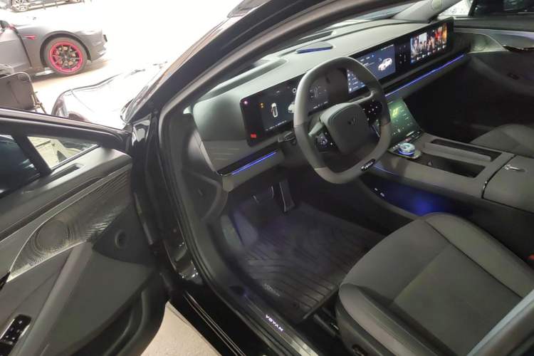 Used VOYAH PASSION 2024 PHEV Four-Wheel Drive Ultra-Long Range Flagship Model Driver Seat