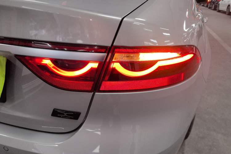 Used Jaguar XFL 2024 2.0T P250 Two-Wheel Drive Prestige Luxury Edition Right Rear Taillight