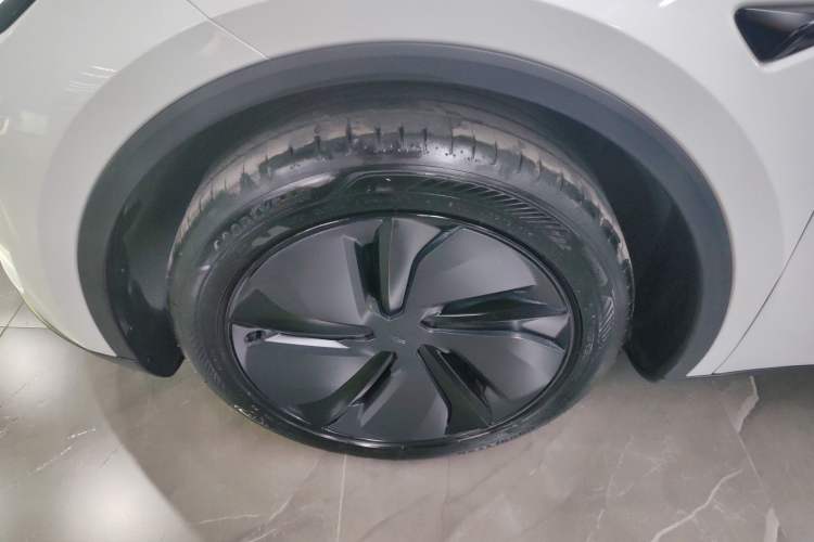 Used Tesla Model Y 2025 Rear-Wheel-Drive Version