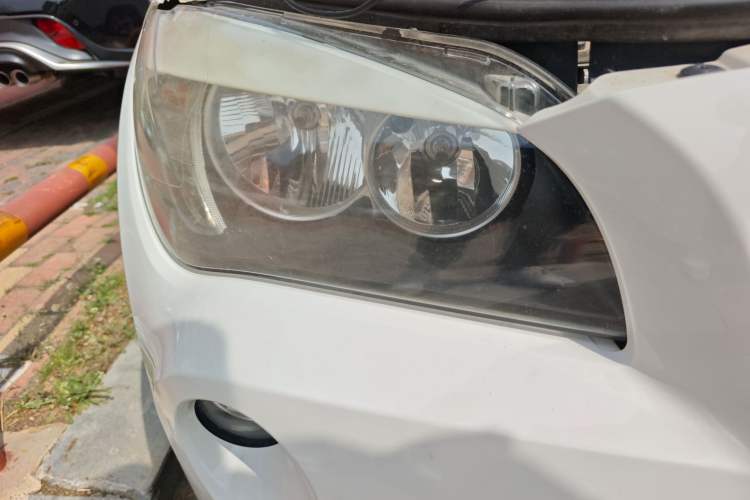 Used BMW X1 2012 sDrive18i Fashion Model Right Front Headlight