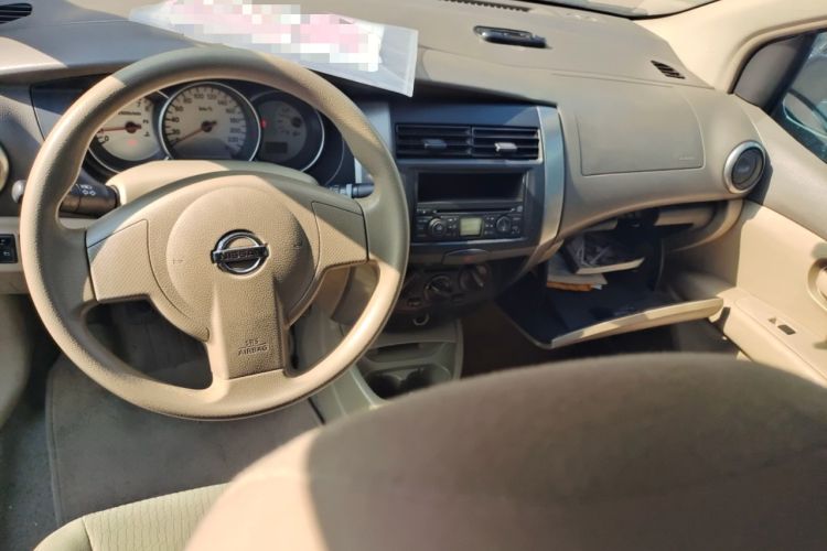 Used Nissan Livina 2010 Jingyue Edition 1.6L Manual All-Around Model
