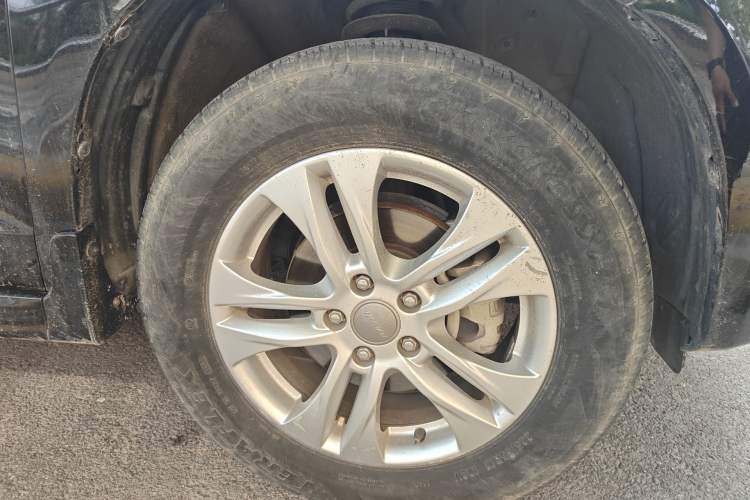 Used Haval H6 2016 Upgraded Model 1.5T Manual Two-Wheel Drive Value Edition Right Front Wheel Hub