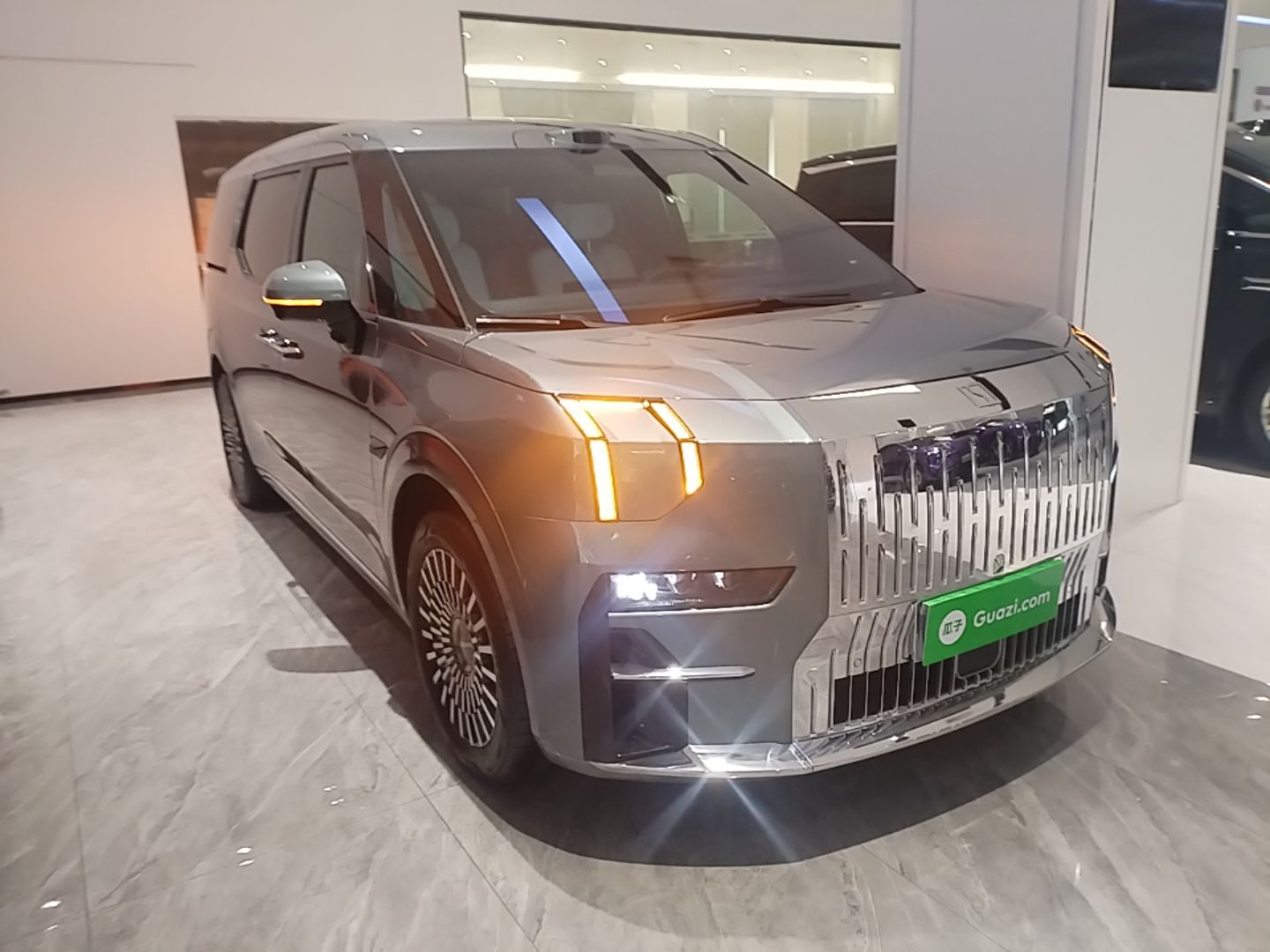 Zeekr 009 2024 7-Seater Aisle Version 108 kWh — снимка 3