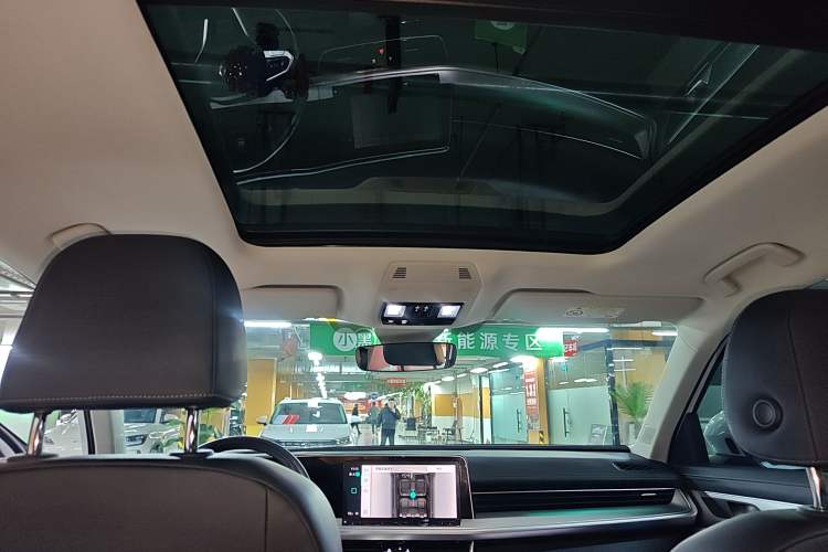 Used Volkswagen Tavendor 2023 330TSI Luxury Touring Edition