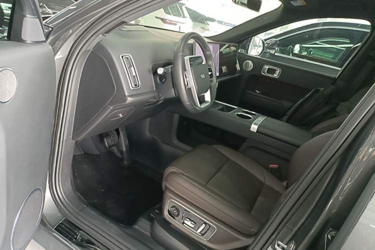 Used Li Auto L8 2023 Pro Model
