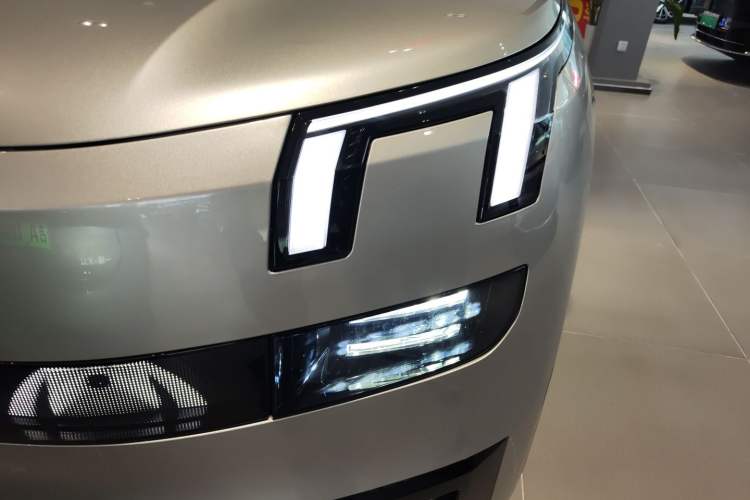 Used Lynk & Co 900 2025 1.5T Ultra Left Front Headlight