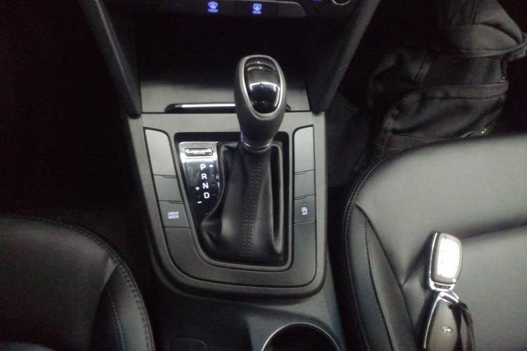 Used Hyundai Elantra (6th Generation / Lingdong) 2018 1.4T Dual-Clutch Xuan Dong · Dynamic Edition Gear Lever
