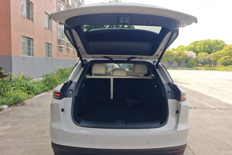 Used Li Auto i6 2025 Model Two-Wheel-Drive Standard Type Trunk