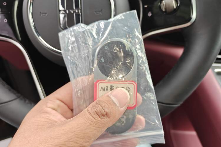 Used Hima AITO M8 2025 Extended-Range Ultra Version 53.4 kWh 5-Seater Edition Vehicle Key