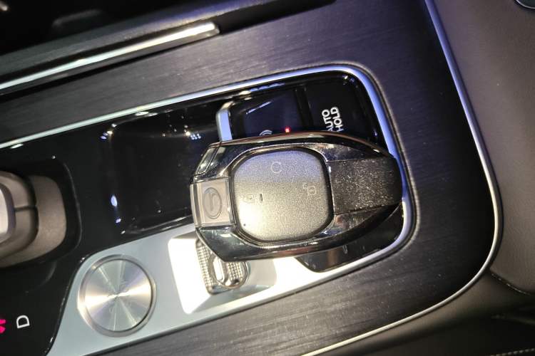 Used GAC Trumpchi GS8 2022 Linghang Series 2.0 TGDI Two-Wheel-Drive Luxury Smart Connectivity Version (7 Seats)