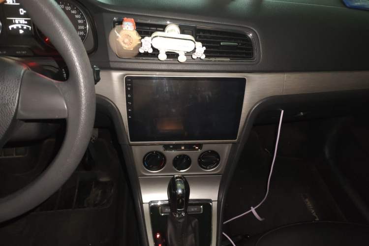 Used Volkswagen Lavida 2013 Restyled Classic 1.6L Automatic Comfort Edition Audio And AC Panel