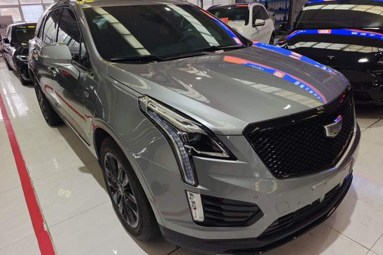 Used Cadillac XT5 2022 2.0T Four-Wheel Drive Luxury Version (Hummingbird Edition) Front Right 45 Deg