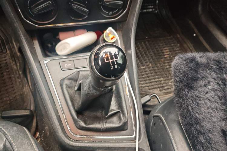 Used Volkswagen Lavida 2015 1.6L Manual Comfort Edition Gear Lever