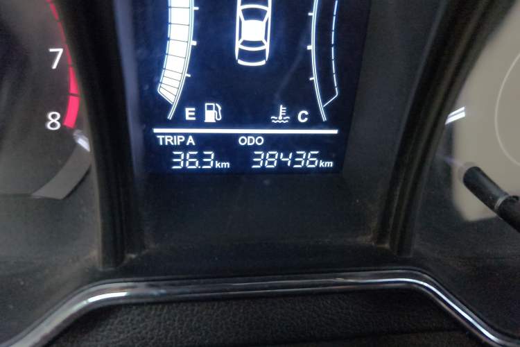 Used HYOSOW H3 2015 1.5L manual luxury version Odometer Close Up