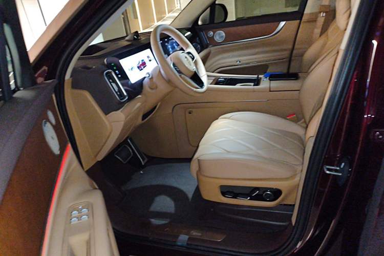 Used Hima AITO M9 2025 Extended-Range Ultra Version 52 kWh 6-Seater Left Front Seat