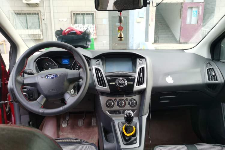 Used Ford Focus 2012 Hatchback 1.6L Manual Comfort Model Center Console