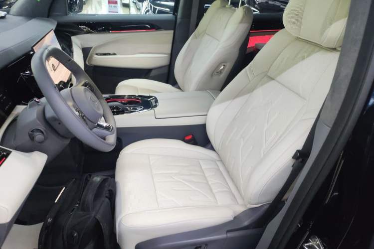 Used Zeekr 009 2024 7-Seater Aisle Version 108 kWh
