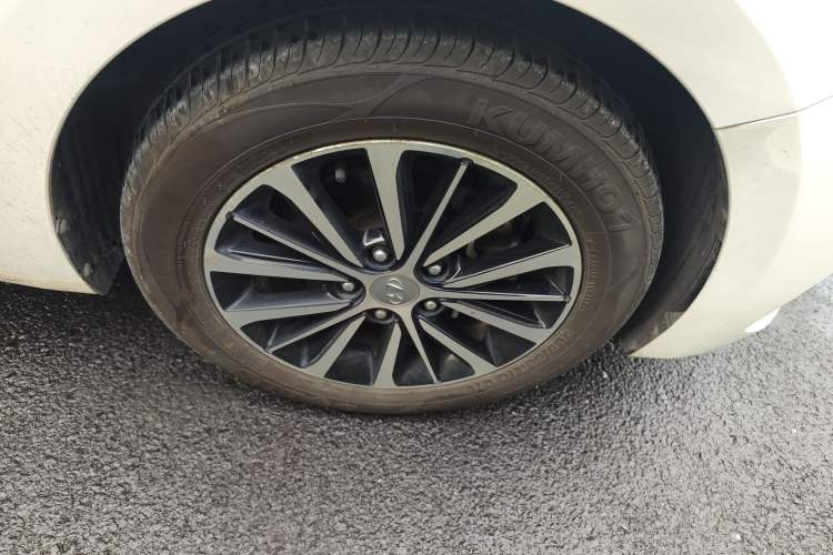 Used Hyundai Celesta 2017 1.6L Automatic Yueshin Edition DLX Right Front Wheel Hub
