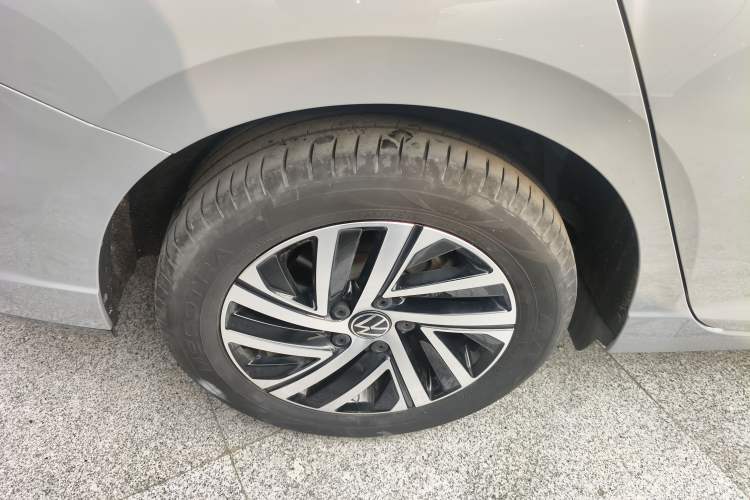 Used Volkswagen Lavida 2023 300TSI DSG Starry Full-Comfort Edition Right Rear Wheel Hub