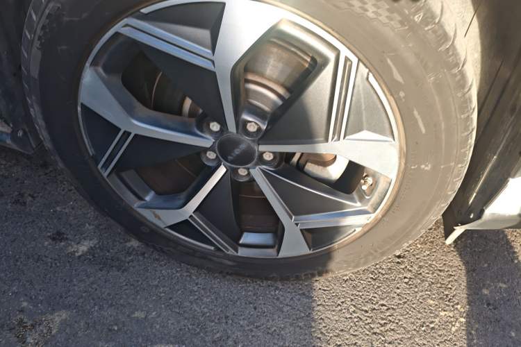 Used AION V 2023 Plus 70 Smart Edition Ternary Lithium Right Front Wheel Hub