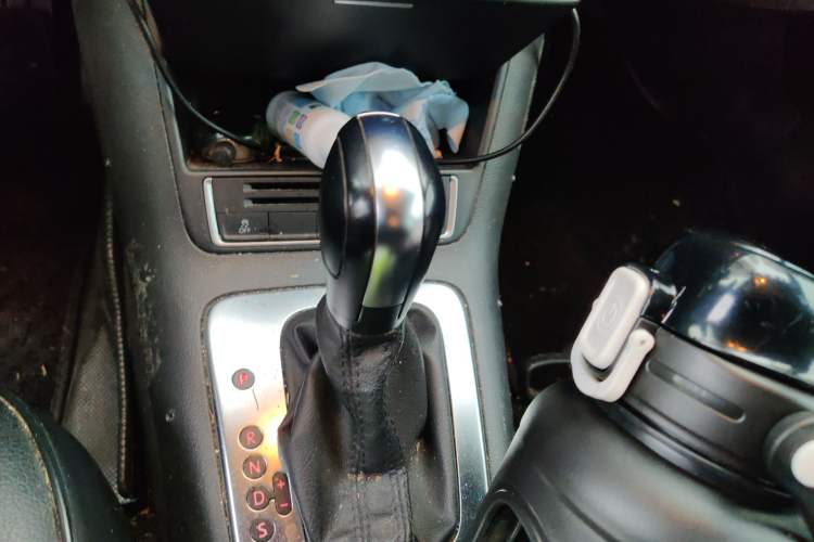 Used Volkswagen Tiguan 2017 300TSI Automatic Two-Wheel Drive Silk Road Luxury Edition Gear Lever