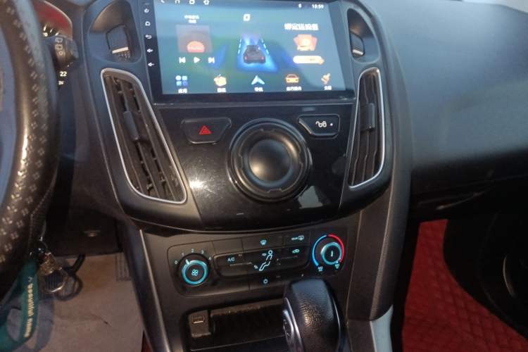 Used Ford Focus 2015 Hatchback 1.6L Automatic Comfort Model Audio And AC Panel