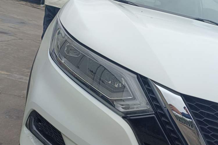 Used Nissan Qashqai 2019 2.0L CVT Luxury Edition Right Front Headlight