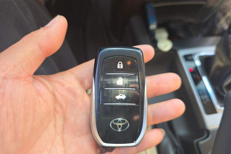 Used Toyota Prado 2016 3.5L Automatic TX-L Vehicle Key