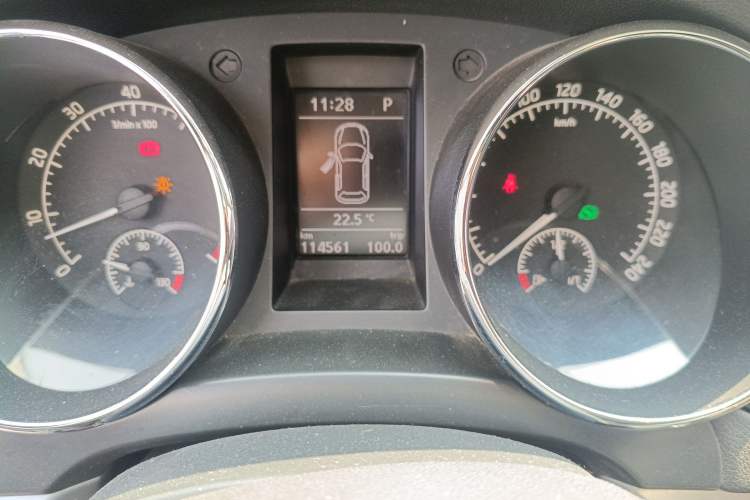 Used Skoda Yeti 2014 1.4 TSI DSG Polar Edition Odometer Close Up