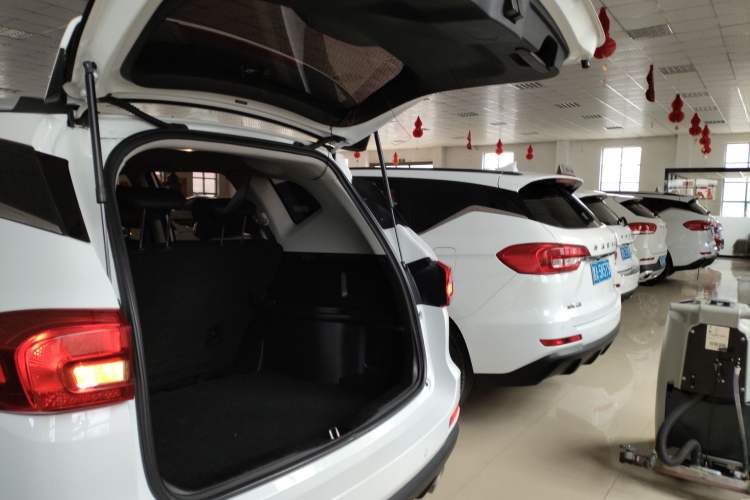 Used Haval M6 2019 1.5T DCT Two-Wheel Drive Elite Version China VI Standard Trunk