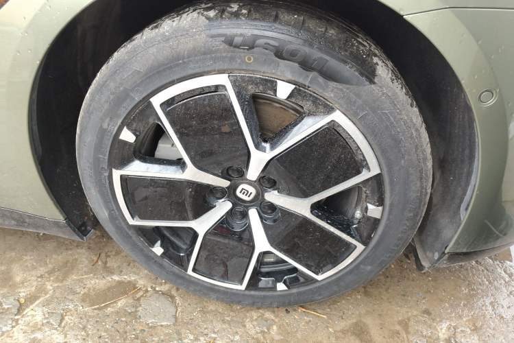 Used Xiaomi Auto SU7 2024 Rear-Drive Long-Range Intelligent Driving Version Right Front Wheel Hub