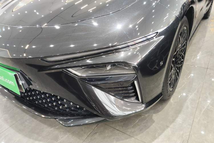 Used NETA S 2022 All-Electric 715 km Range Rear-Drive Deluxe Version Left Front Headlight