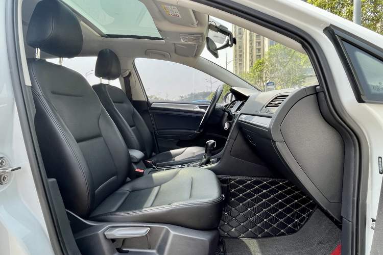 Used Volkswagen Golf 2018 230TSI Automatic Comfort Model Right Front Seat