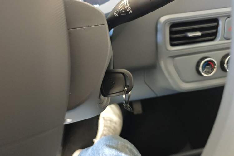 Used Wuling Yangguang 2025 Model 400km Bus Edition—Comfort Edition