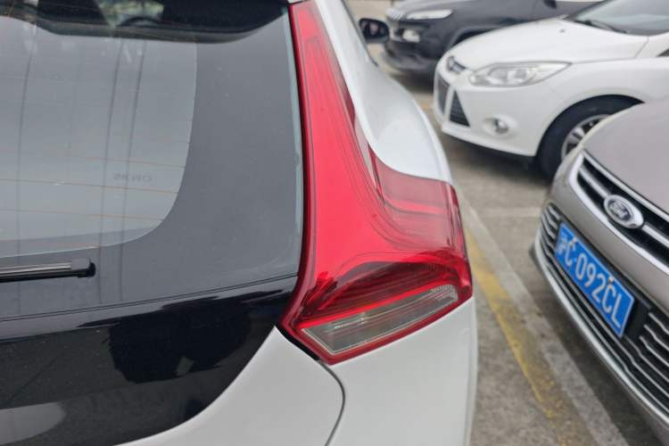 Used Volvo V40 2015 1.6T Zhiyi Edition
