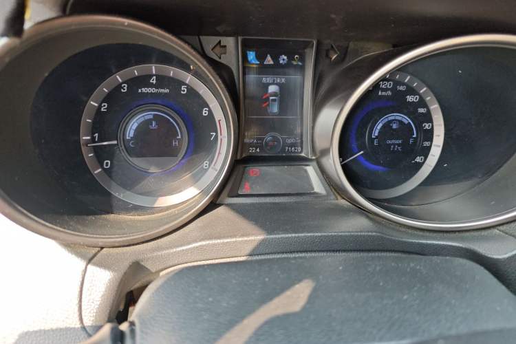 Used Changan CS75 2017 Shangkui Edition 1.5T Manual Fengxiang Model
