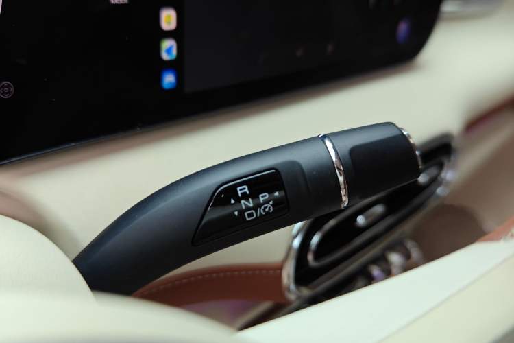 Used ORA Ballet Cat 2022 401 km Nutcracker Edition