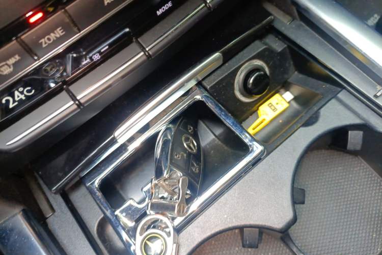 Used Mercedes-Benz E-Class 2015 Facelift E 200 L Sport Edition
