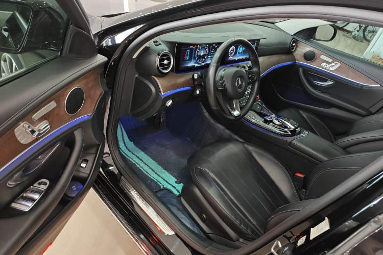 Used Mercedes-Benz E-Class 2017 E 300 L Luxury Model
