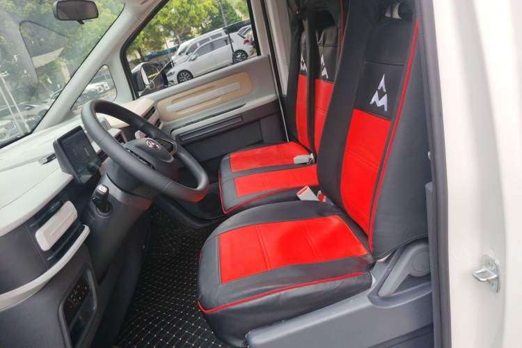 Used SAIC MAXUS Dana V1 2025 Low-Roof Multi-Function Version 42 kWh Left Front Seat