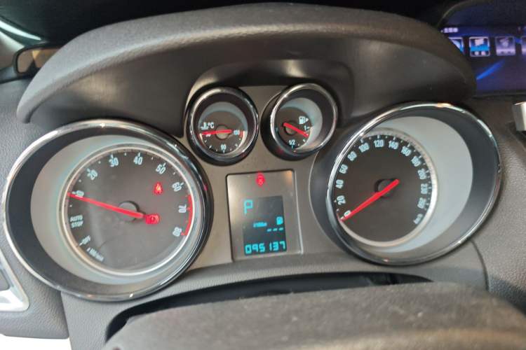 Used Buick Encore 2015 1.4T Automatic Two-Wheel Drive Urban Elite Version Instrument Cluster