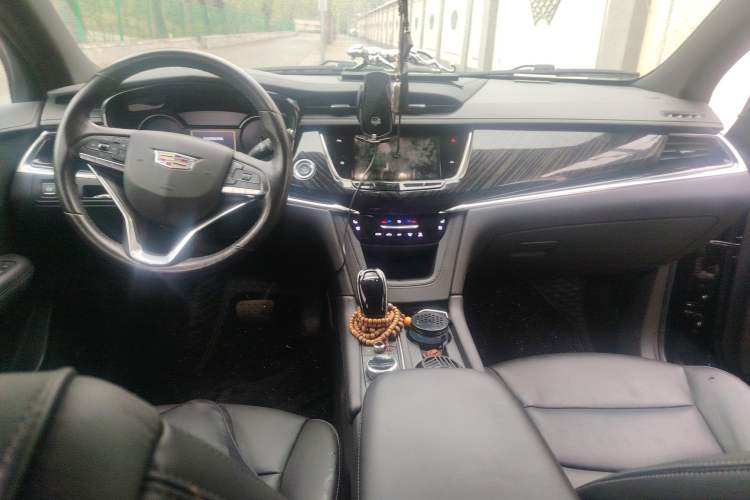 Used Cadillac XT6 2022 2.0T Six-Seater Four-Wheel-Drive Luxury Standard Edition Center Console