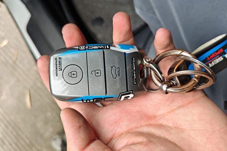 Used Kia K5 2015 2.0L Automatic LUX Vehicle Key