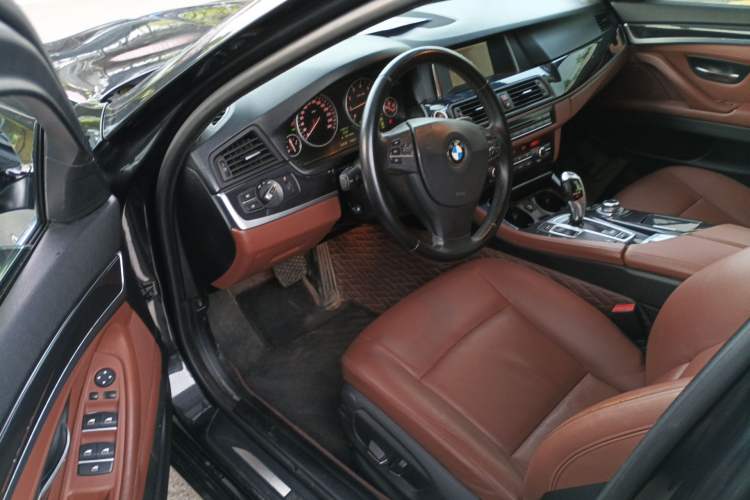 Used BMW 5 Series 2014 520Li Elegant Model
