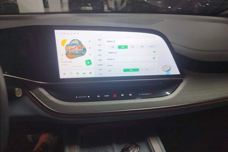 Used Hongqi Tiangong 08 2025 680 Ultra Four-Wheel-Drive Version Audio And AC Panel