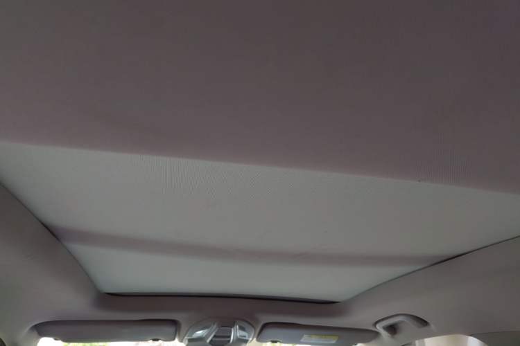 Used Wuling Asta 2022 2.0L DHT Electric-Speed Version
