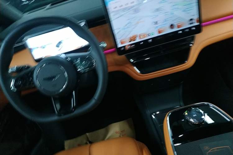 Used Geely Galaxy LEVC L380 2024 140-Degree 6-Seater All-Wheel-Drive Ultra Gear Lever