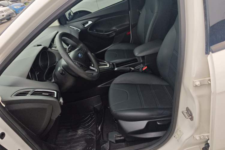 Used Ford Focus 2017 Sedan EcoBoost 125 Automatic Supreme Style SmartDrive Edition Left Front Seat