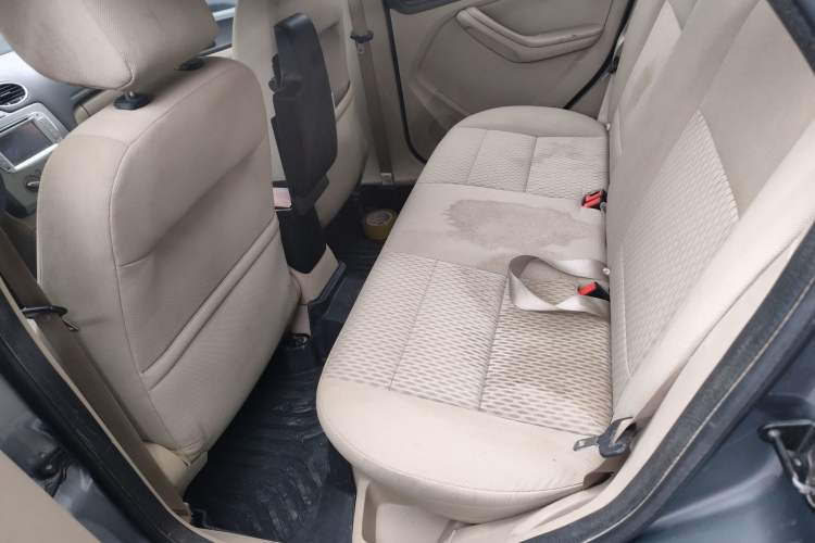 Used Ford Focus 2011 Sedan 1.8L Manual Comfort Model
